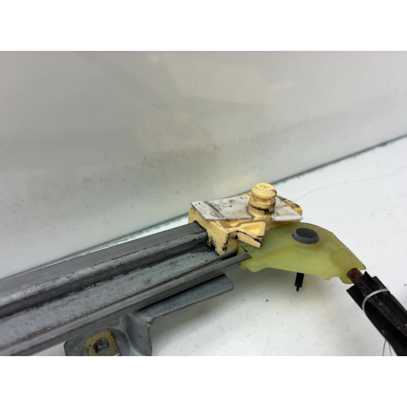 Leve vitre electrique avant droit RENAULT CLIO 2 Photo n°8