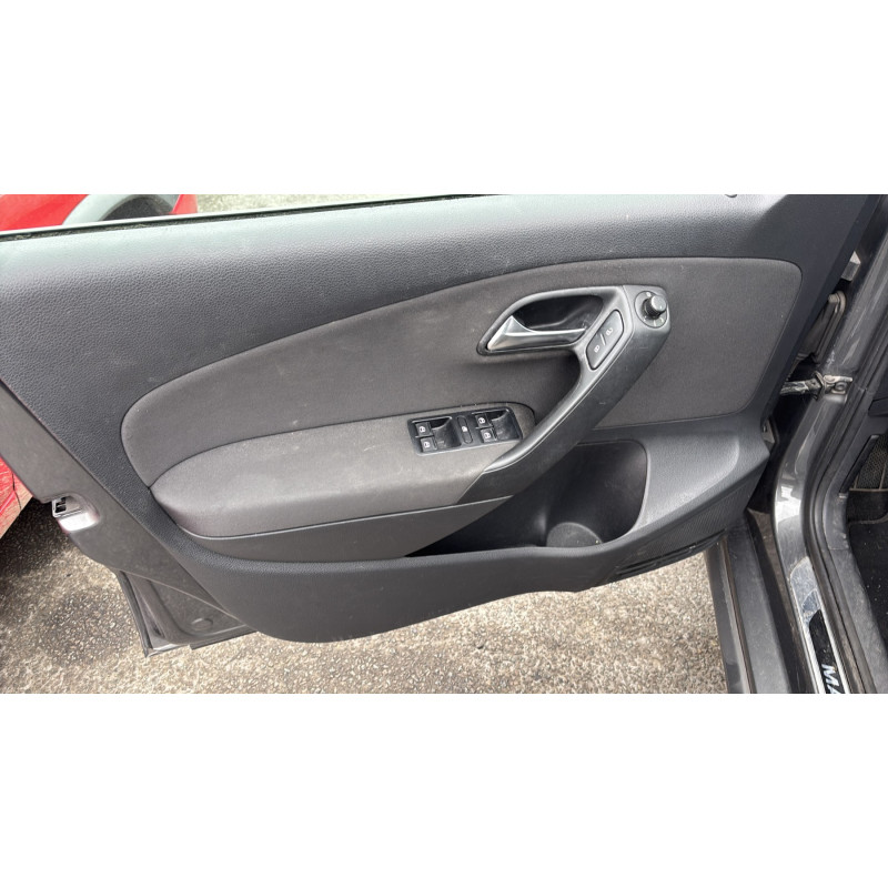 VOLKSWAGEN POLO 5 PHASE 1 1.6 TDI - 16V TURBO Photo n°9