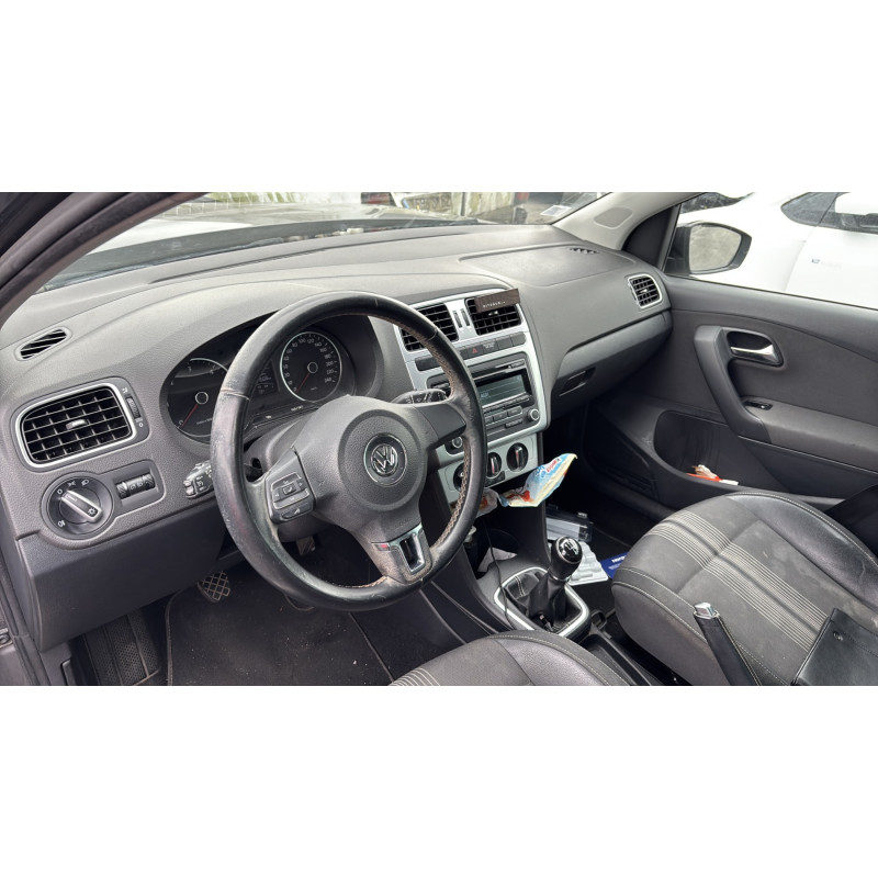 VOLKSWAGEN POLO 5 PHASE 1 1.6 TDI - 16V TURBO Photo n°12