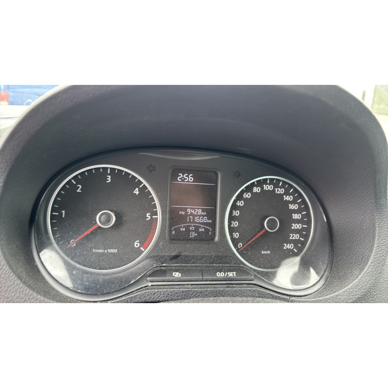 VOLKSWAGEN POLO 5 PHASE 1 1.6 TDI - 16V TURBO Photo n°16