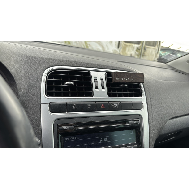 VOLKSWAGEN POLO 5 PHASE 1 1.6 TDI - 16V TURBO Photo n°18