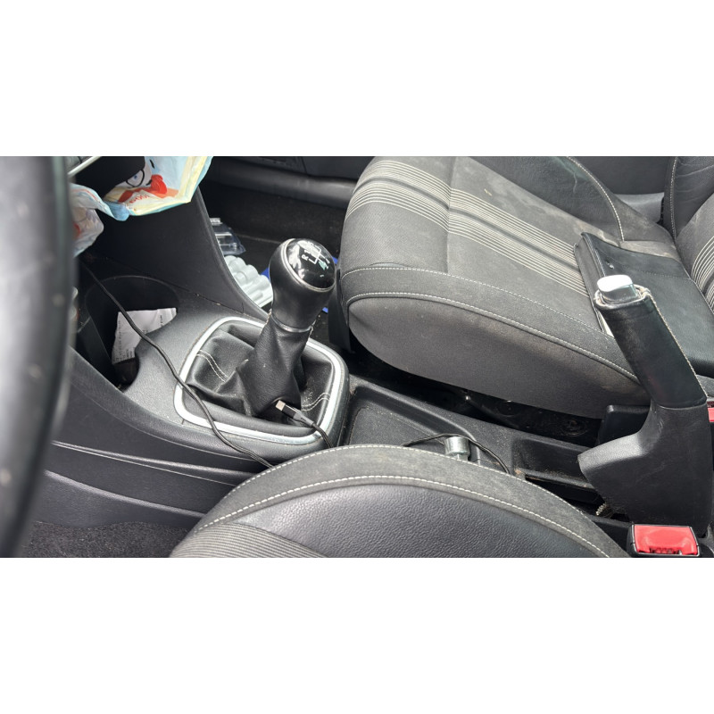 VOLKSWAGEN POLO 5 PHASE 1 1.6 TDI - 16V TURBO Photo n°21