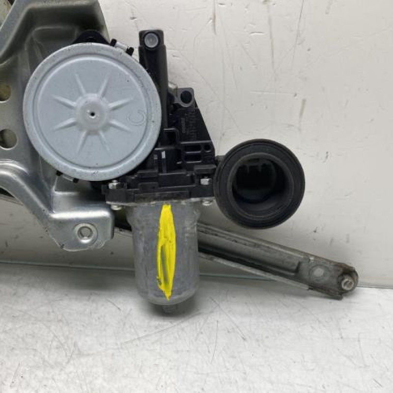 Leve vitre electrique avant droit SUZUKI SWIFT 3 Photo n°2