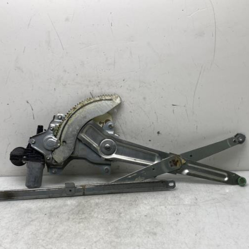 Leve vitre electrique avant droit SUZUKI SWIFT 3 Photo n°3