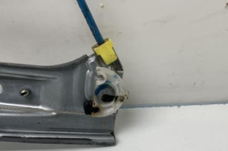 Leve vitre electrique avant droit OPEL CORSA D Photo n°1