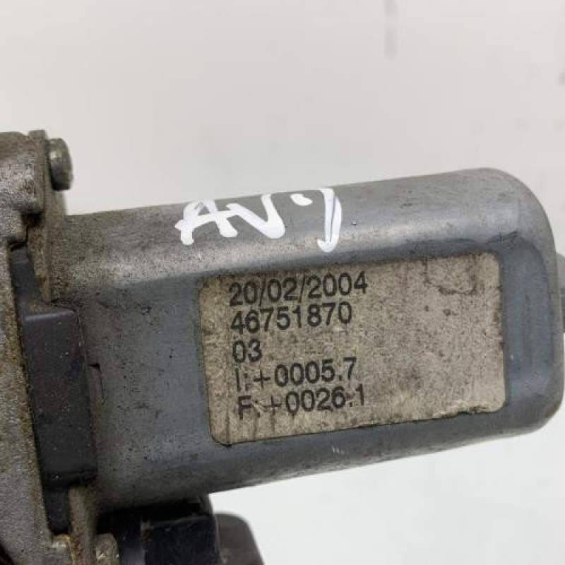 Leve vitre electrique avant droit ALFA ROMEO 147 Photo n°4