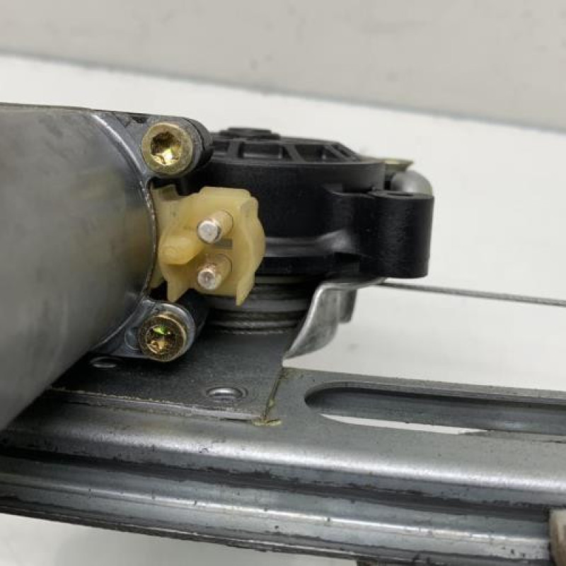 Leve vitre electrique avant gauche MERCEDES CLASSE A 168 Photo n°3