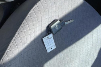 Leve vitre electrique avant droit NISSAN MICRA 3