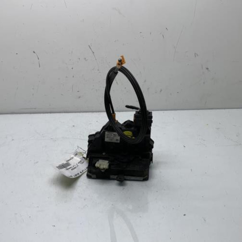 Serrure avant gauche OPEL CORSA E Photo n°1