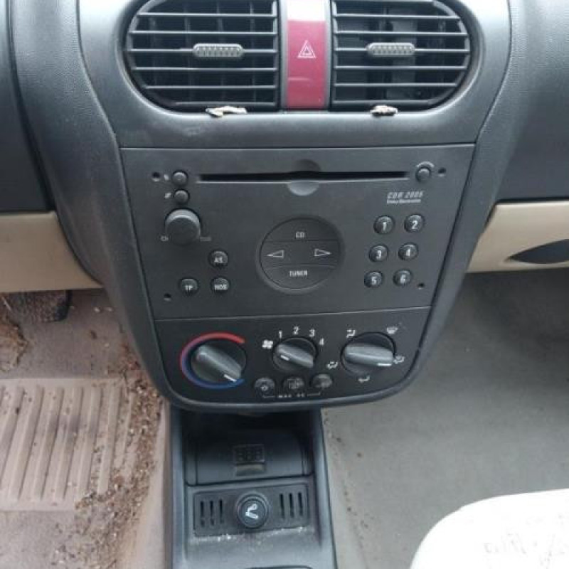 Feu arriere principal droit (feux) OPEL CORSA C Photo n°11