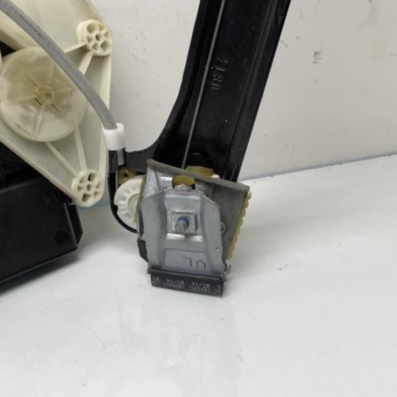 Leve vitre electrique avant gauche VOLKSWAGEN POLO 5 Photo n°4