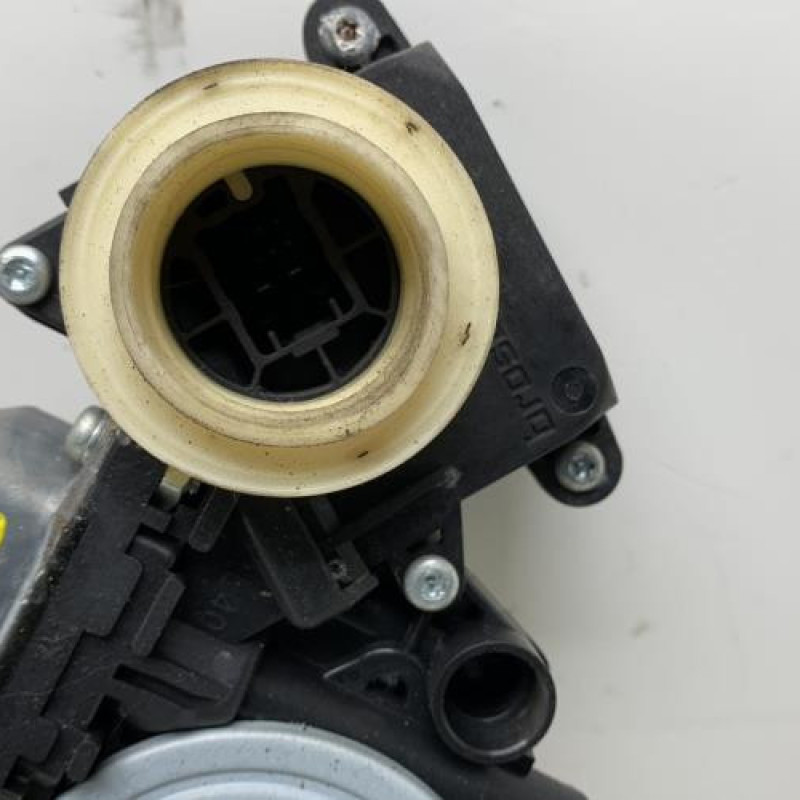 Leve vitre electrique avant gauche TOYOTA YARIS 2 Photo n°3