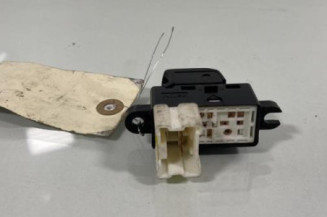 Interrupteur de leve vitre avant droit NISSAN MICRA 4