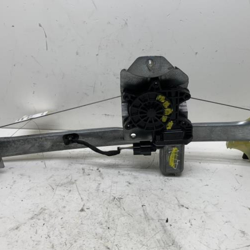 Leve vitre electrique avant droit RENAULT CLIO 4 Photo n°1