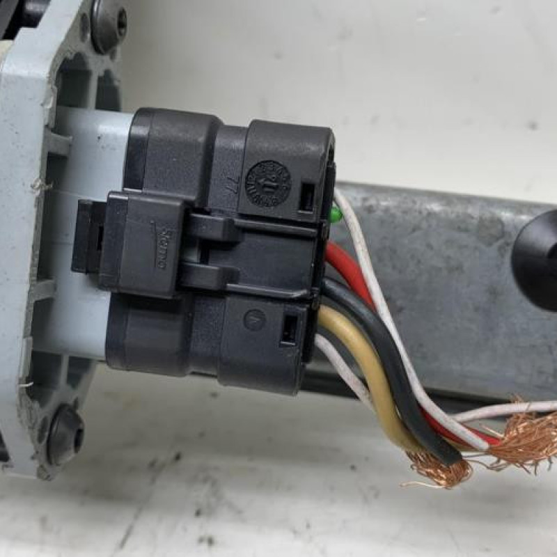 Leve vitre electrique avant gauche RENAULT CLIO 4 Photo n°2