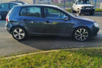 Compresseur clim VOLKSWAGEN GOLF 5