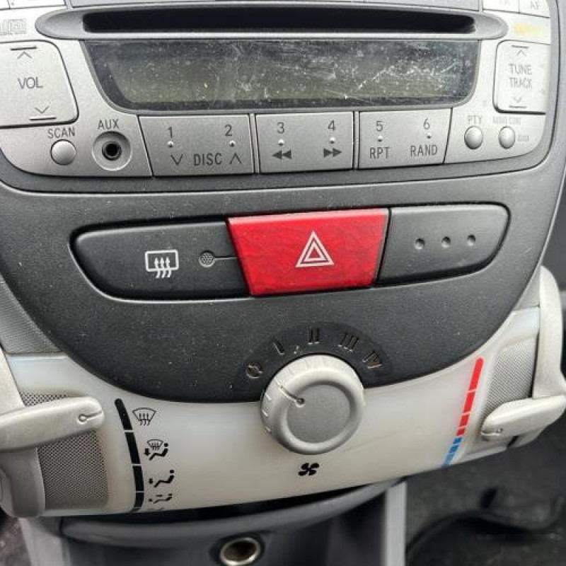 Leve vitre electrique avant gauche CITROEN C1 1 Photo n°12