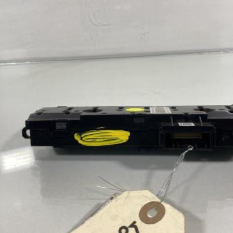 Bouton de warning RENAULT CLIO 5 Photo n°3