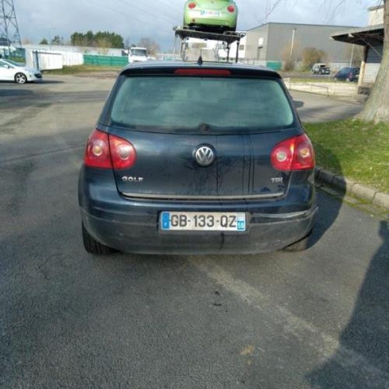 Feu arriere secondaire droit (feux) VOLKSWAGEN GOLF 5 Photo n°6