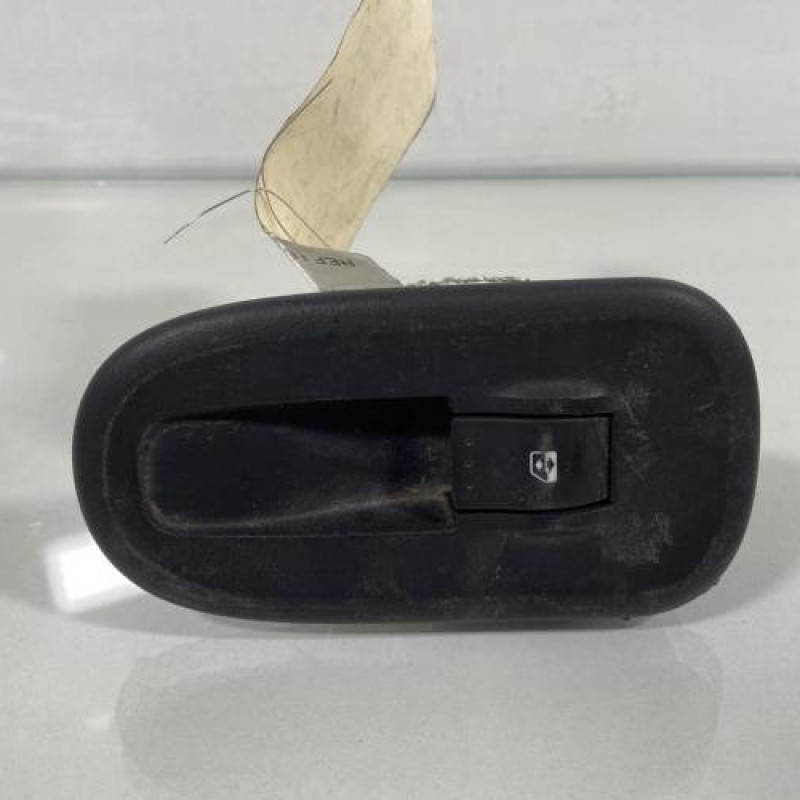Interrupteur de leve vitre avant droit RENAULT KANGOO 2 Photo n°1