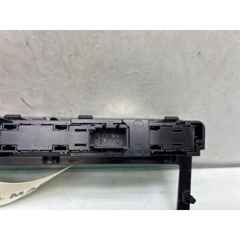 Bouton de warning VOLKSWAGEN T-CROSS Photo n°2