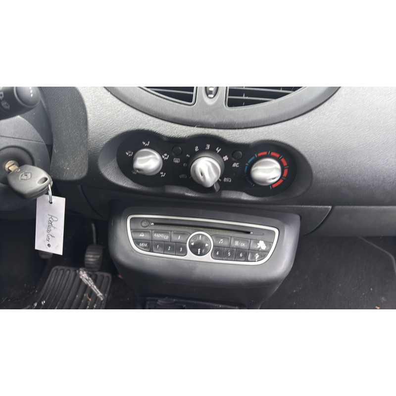 Attache ceinture arriere droit RENAULT TWINGO 2 Photo n°20