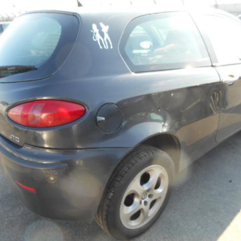 Feu arriere principal gauche (feux) ALFA ROMEO 147 Photo n°6
