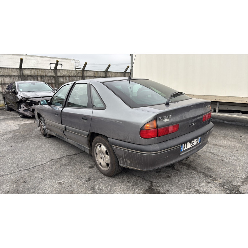 Porte arriere droit RENAULT SAFRANE Photo n°10