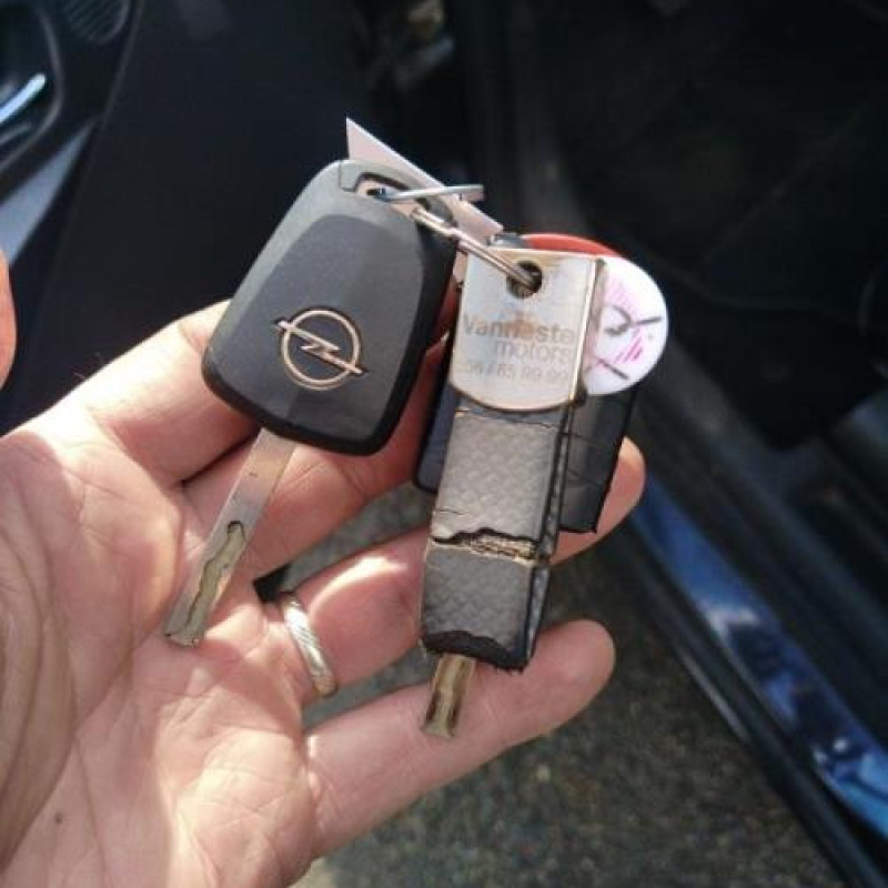 Pretensionneur de ceinture avant droit OPEL MERIVA A Photo n°15