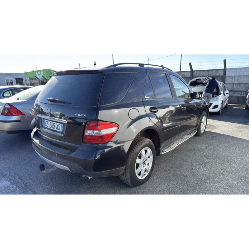 Porte avant gauche MERCEDES CLASSE M 164 Photo n°8