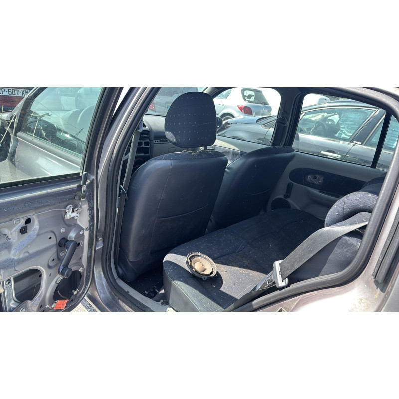 Porte avant droit RENAULT CLIO 2 Photo n°15