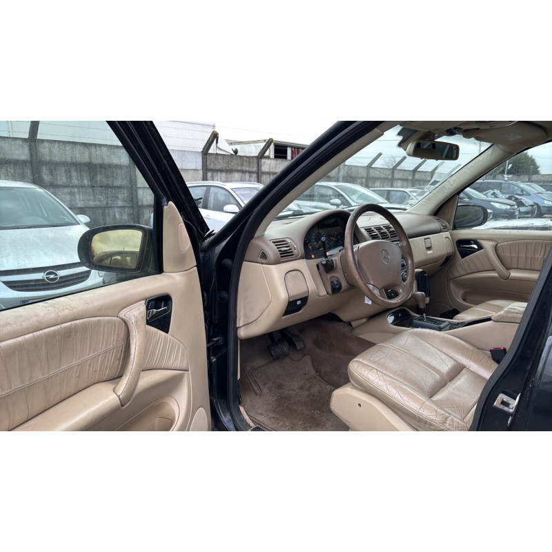 Porte avant gauche MERCEDES CLASSE M 163 Photo n°16
