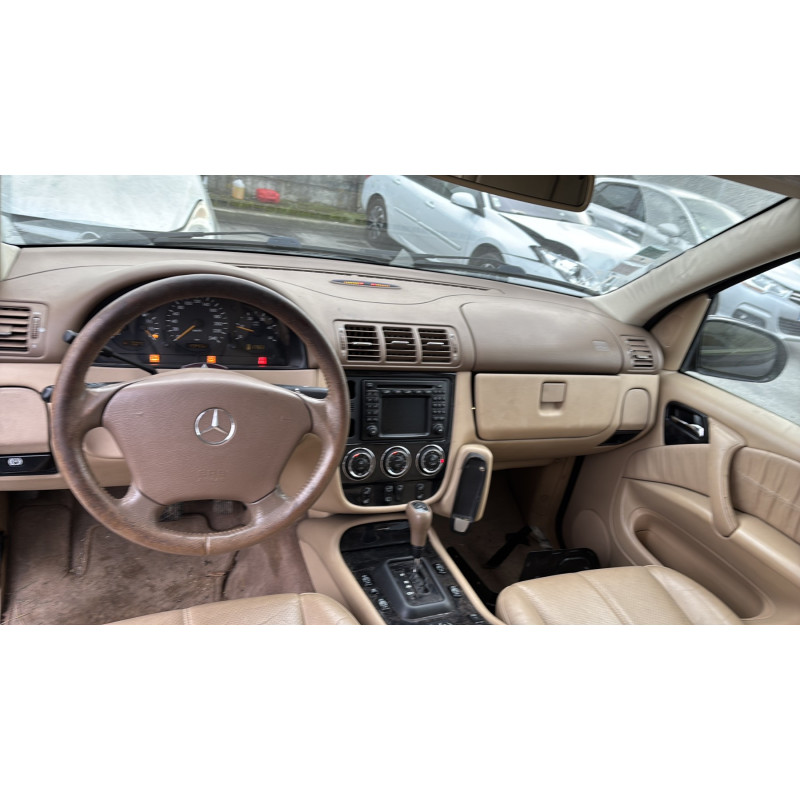 Porte avant gauche MERCEDES CLASSE M 163 Photo n°19