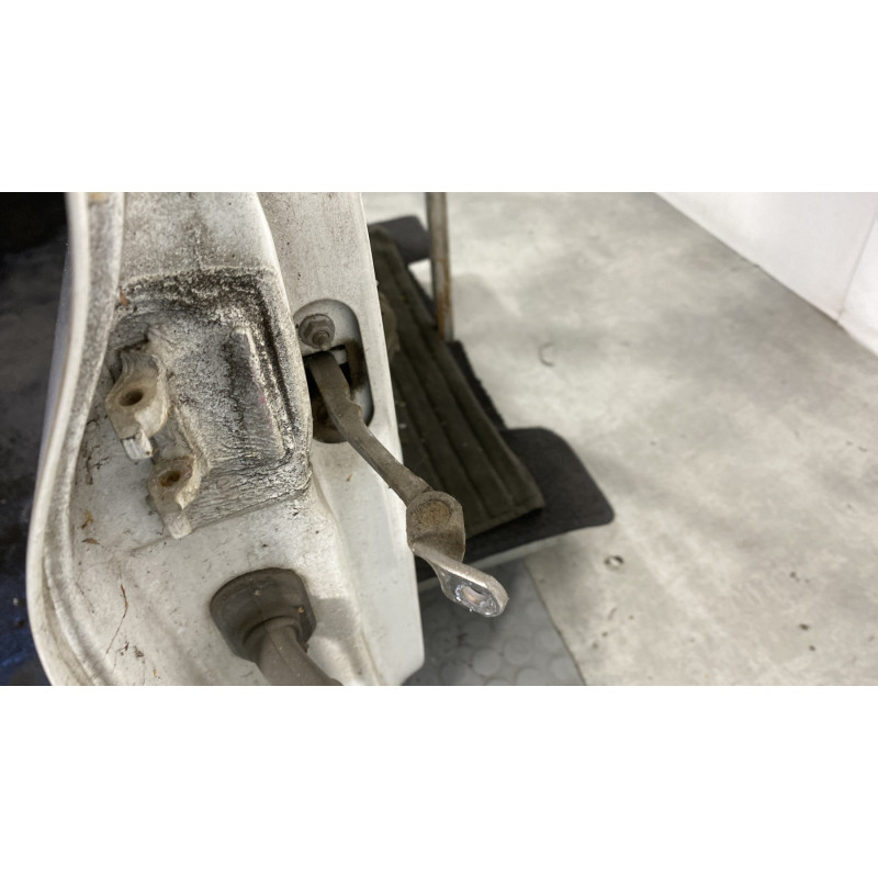 Porte avant droit RENAULT CLIO 2 CAMPUS Photo n°4
