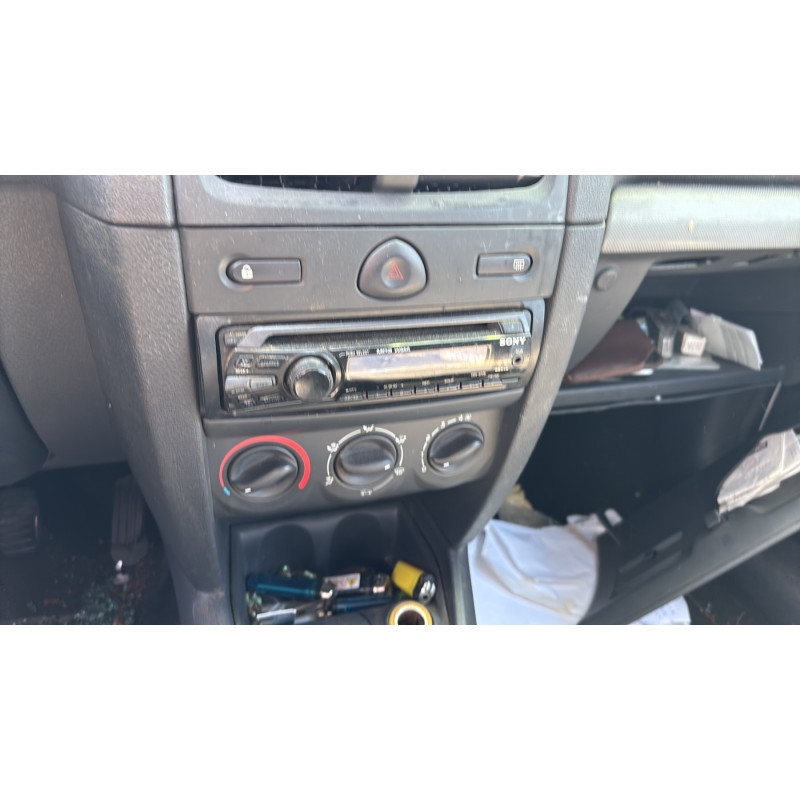 Porte avant droit RENAULT CLIO 2 CAMPUS Photo n°18