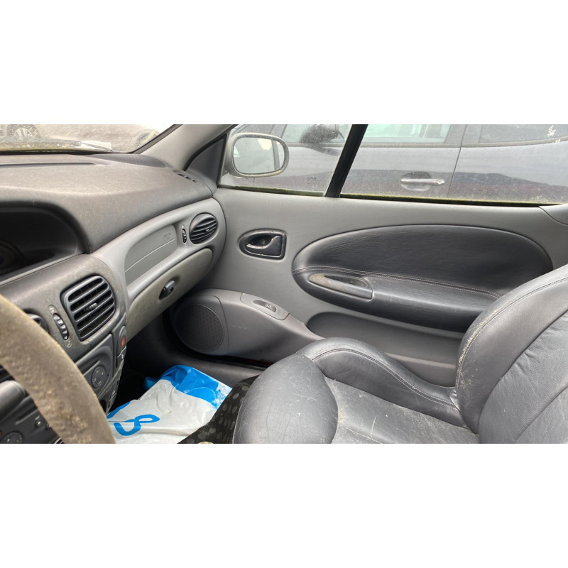 Porte avant droit RENAULT MEGANE 1 Photo n°20