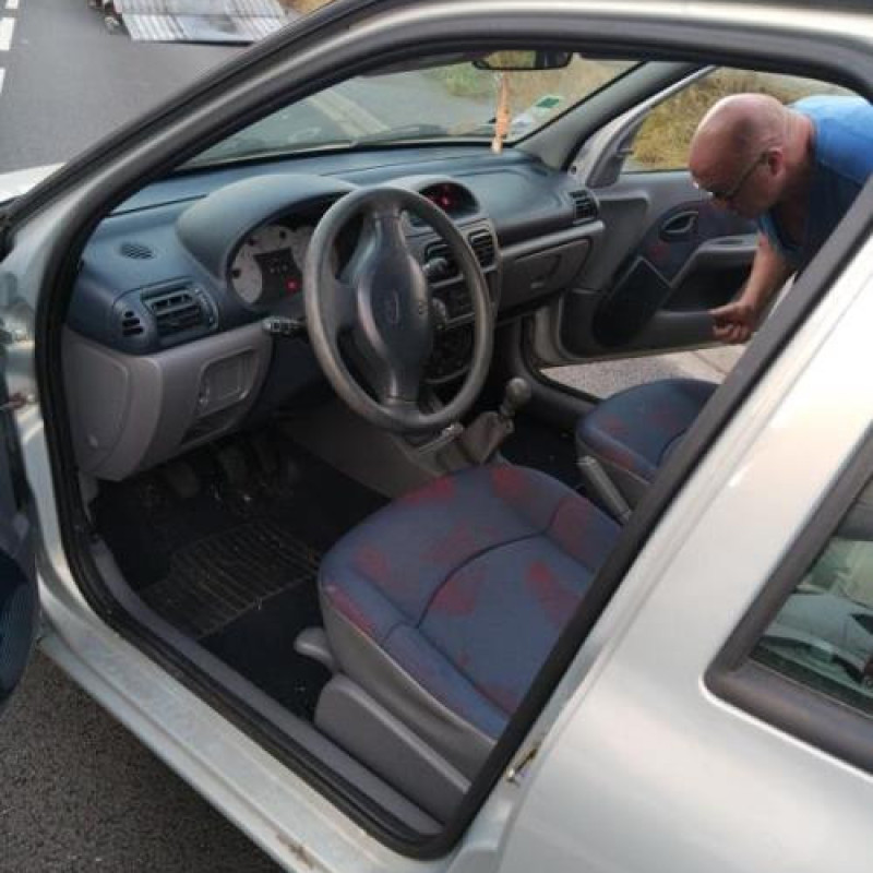 Interrupteur de leve vitre avant gauche RENAULT CLIO 2 Photo n°8