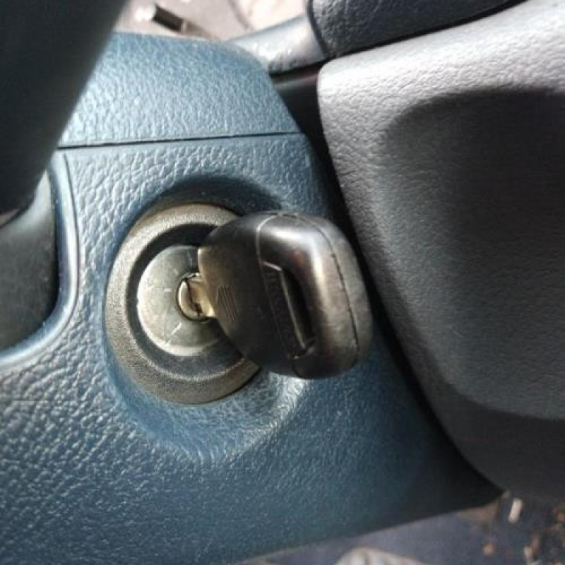 Interrupteur de leve vitre avant gauche RENAULT CLIO 2 Photo n°13
