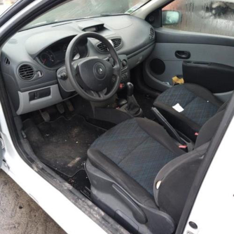 Pretensionneur de ceinture avant droit RENAULT CLIO 3 Photo n°9