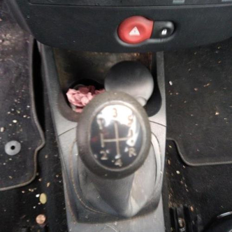 Pretensionneur de ceinture avant droit RENAULT CLIO 3 Photo n°11