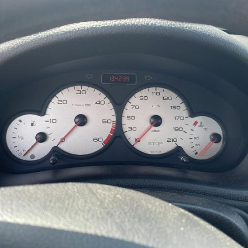 Pretensionneur de ceinture avant droit PEUGEOT 206 Photo n°10