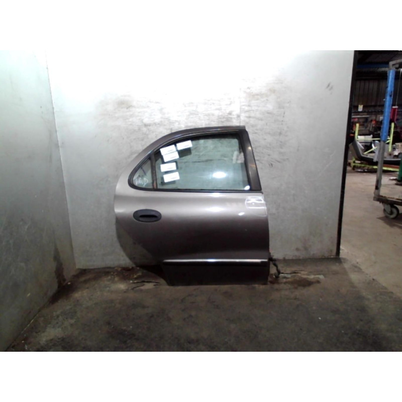 Porte arriere droit HYUNDAI LANTRA 2 Photo n°1