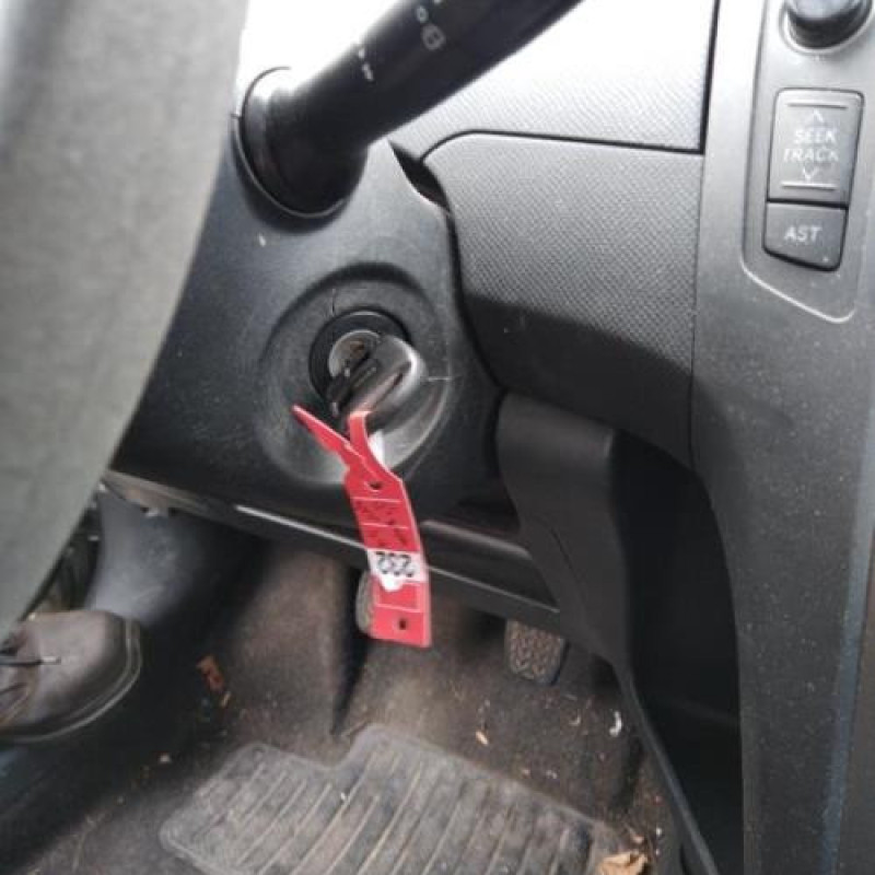 Compteur TOYOTA YARIS 2 Photo n°12