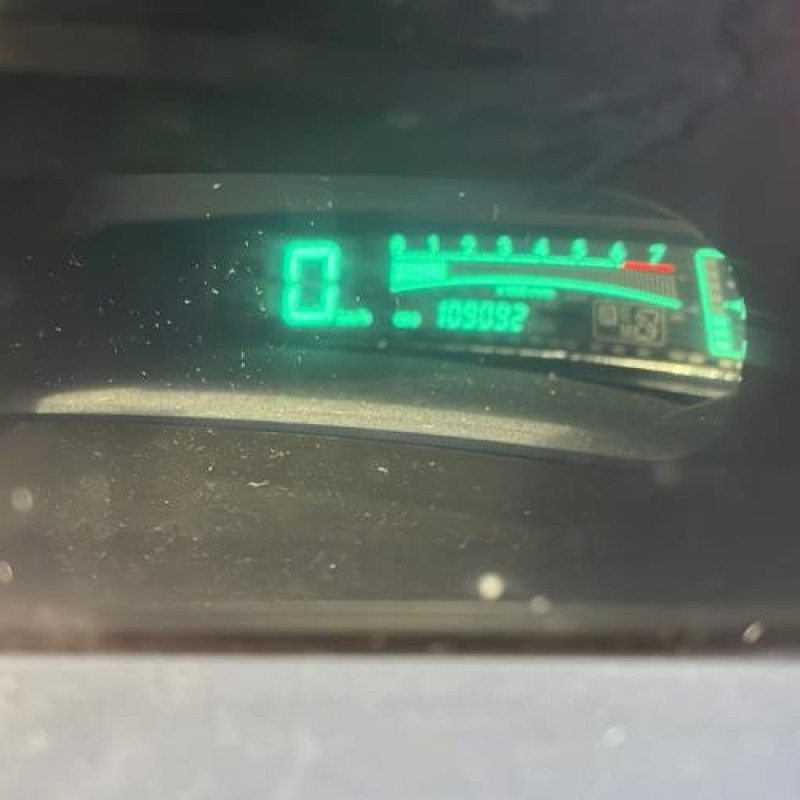 Compteur TOYOTA YARIS 2 Photo n°15