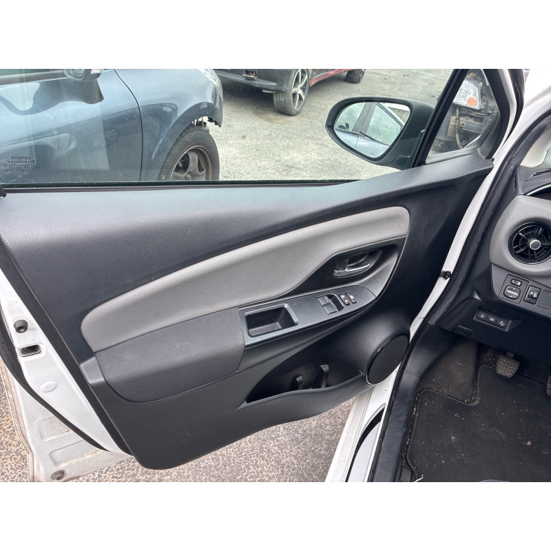 TOYOTA YARIS 3 PHASE 3 1.0i - 12V Photo n°13