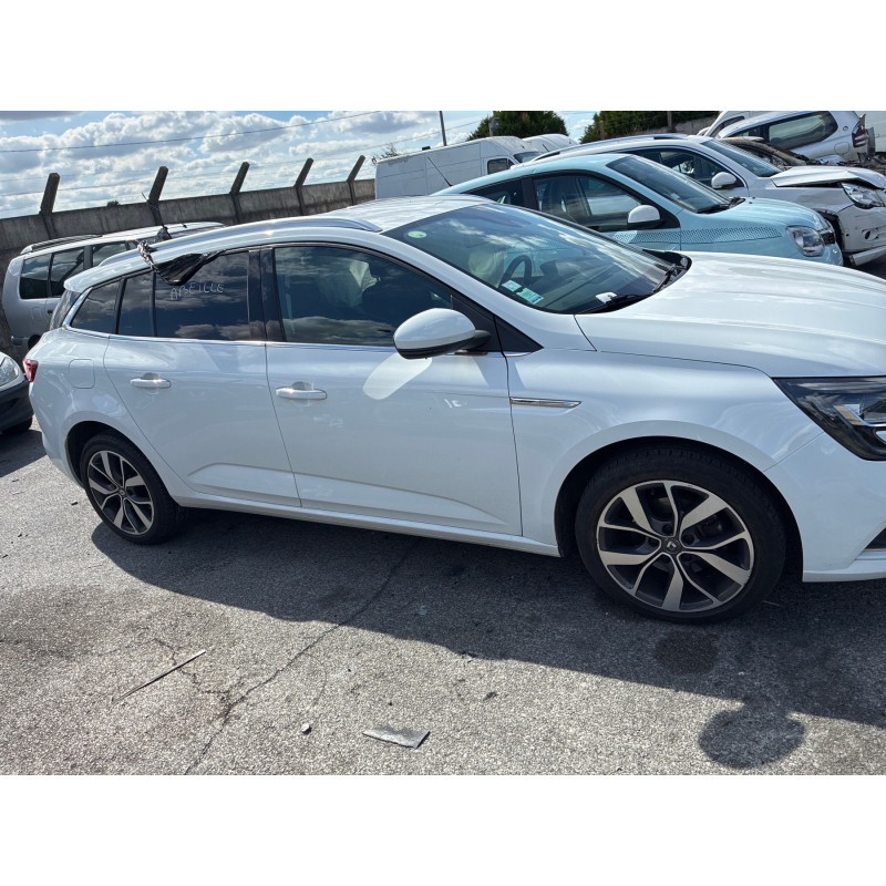 RENAULT MEGANE 4 PHASE 1 BREAK 1.5 BLUE DCI - 8V TURBO Photo n°10