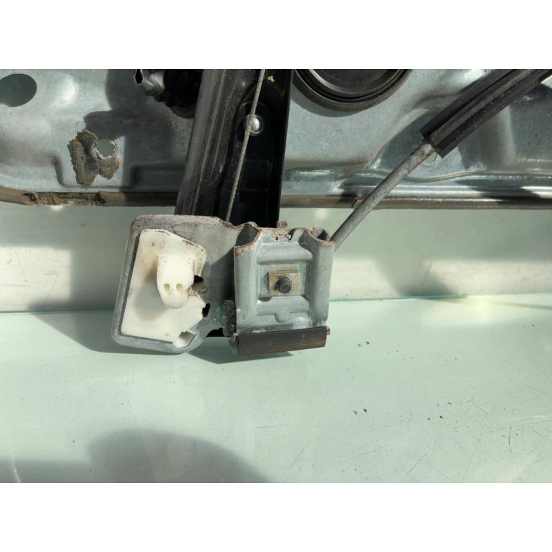 Leve vitre electrique avant gauche VOLKSWAGEN POLO 4 Photo n°4