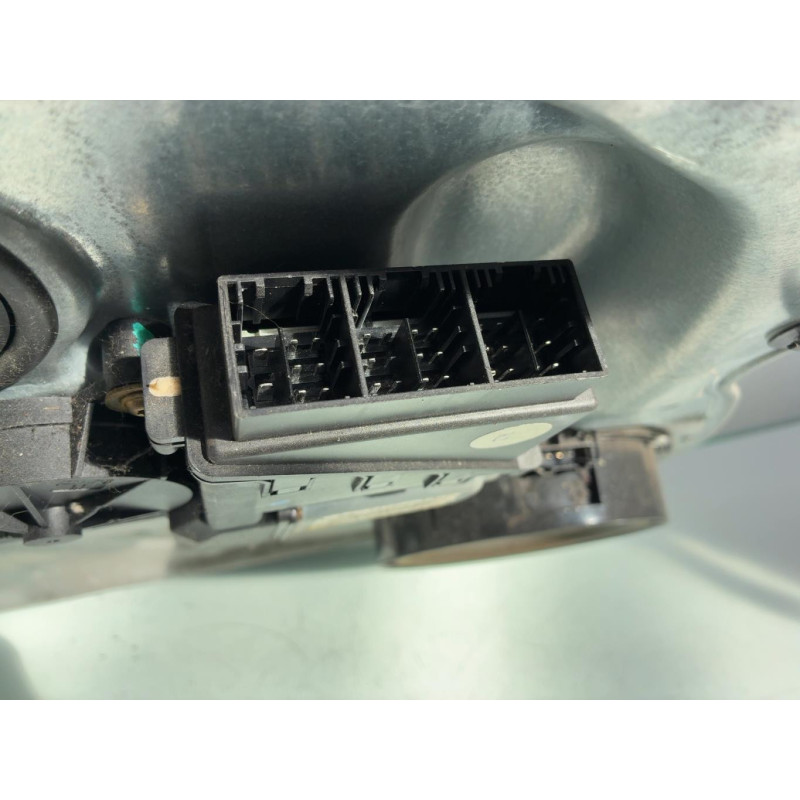 Leve vitre electrique avant gauche VOLKSWAGEN POLO 4 Photo n°6