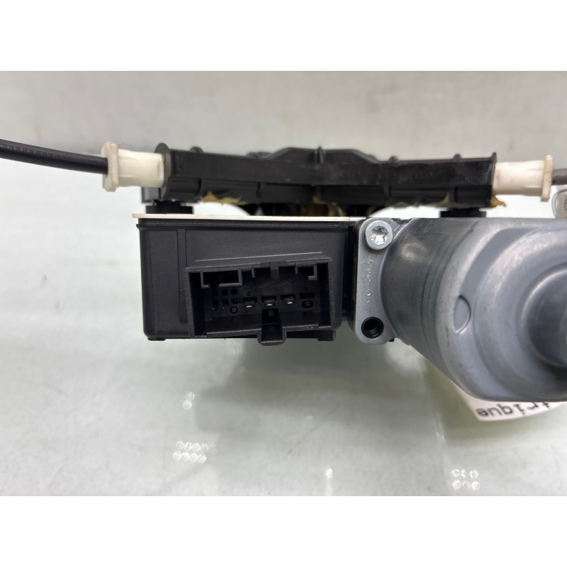 Leve vitre electrique arriere gauche VOLKSWAGEN T-CROSS Photo n°4