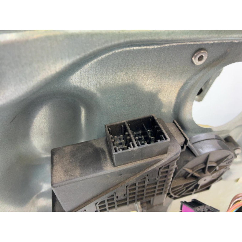 Leve vitre electrique avant droit VOLKSWAGEN POLO 4 Photo n°3